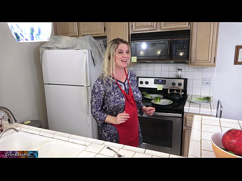 ❤️ Stepmom u munghje in cucina prima di a so data ️ Solo porno à porn co.porngifmag.ru ️❤