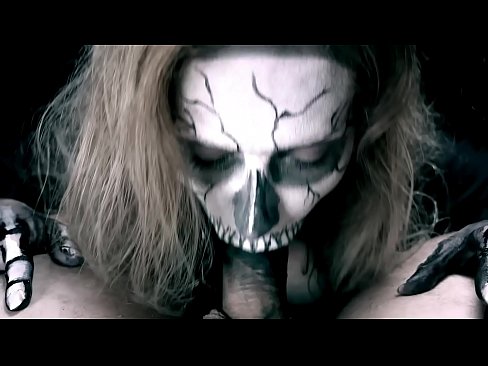 ❤️ Ragazza demonia chì succhia u cazzo cù a so bocca nera è ingoia cum. ️ Solo porno à porn co.porngifmag.ru ️❤